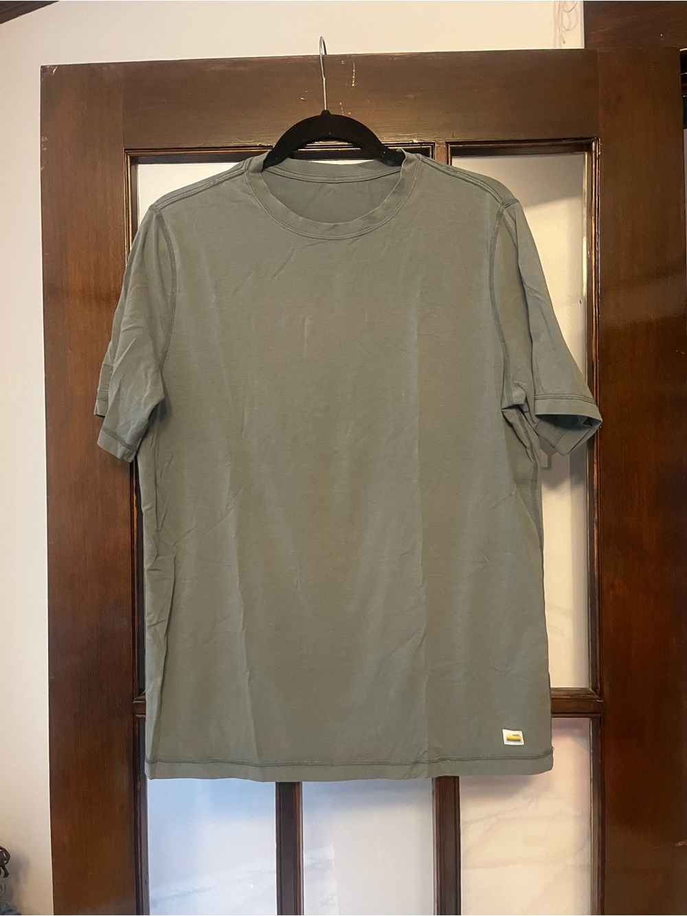 Good Condition Men’s Sage Green Vuori T Shirt